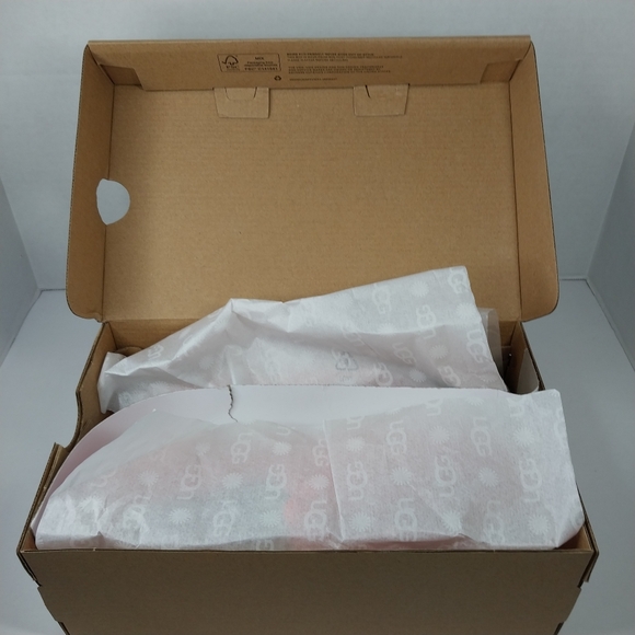 UGG "Luchiah" Womens size 6 Slip on Peach Bliss Sneakers BRAND NEW with Box - Picture 2 of 15